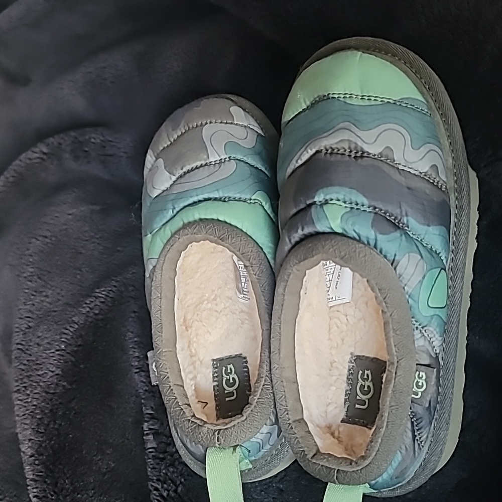 Boys ugg slippers